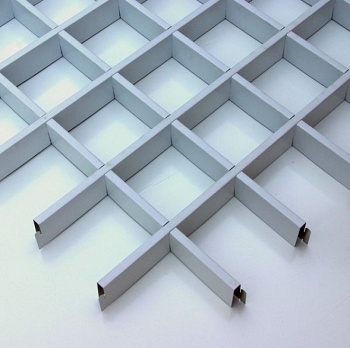 Потолок грильято 100х100 ( выс.40/шир.10) белый матовый А902 rus